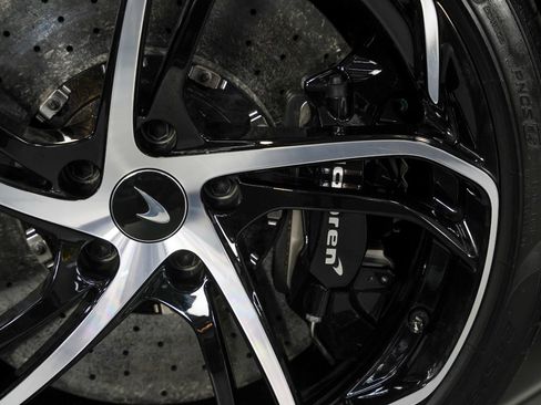 Used 2024 McLaren 750S Spider RWD image 17