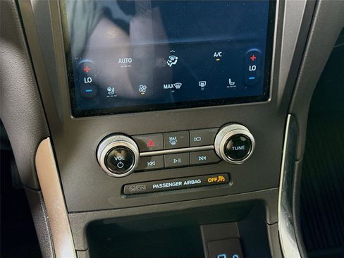 Used 2024 Ford Edge Titanium AWD/4WD image 9