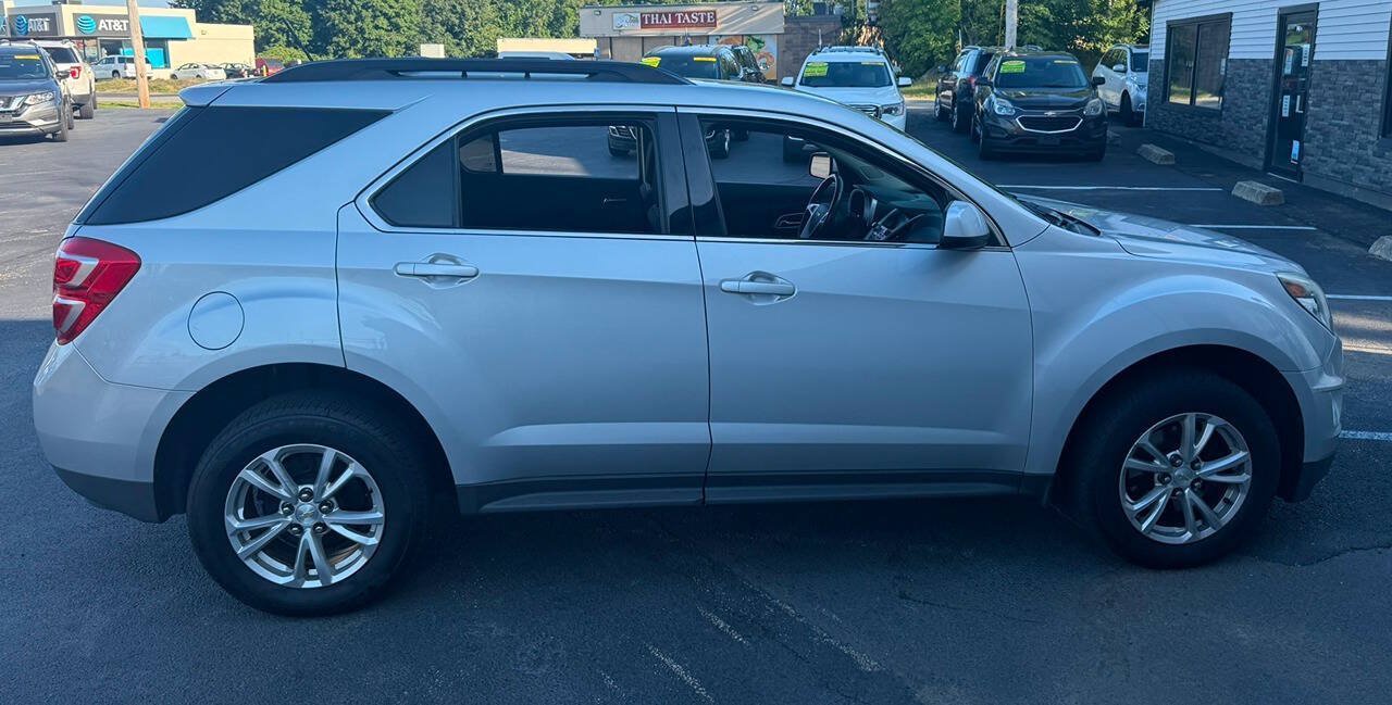 Used 2017 Chevrolet Equinox LT w/ Convenience Package AWD/4WD image 4
