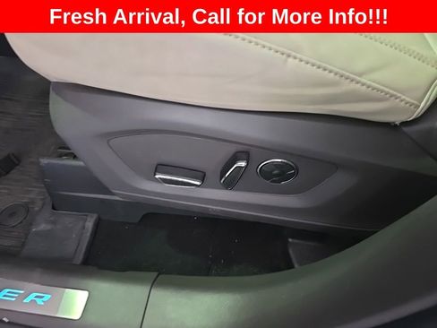 Used 2020 Ford Explorer Platinum w/ Premium Technology Package AWD/4WD image 18