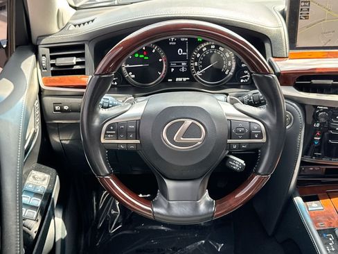 Used 2021 Lexus LX 570 4WD w/ Luxury Package image 23