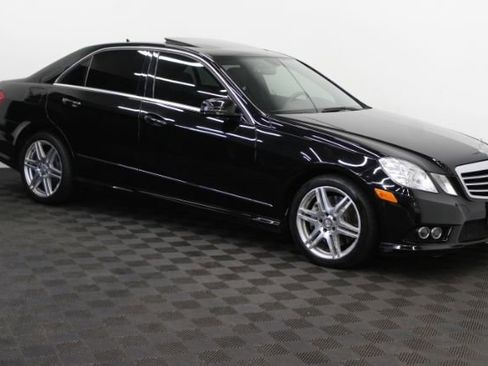 Used 2010 Mercedes-Benz E 550 Sedan w/ Premium 1 Pkg image 4