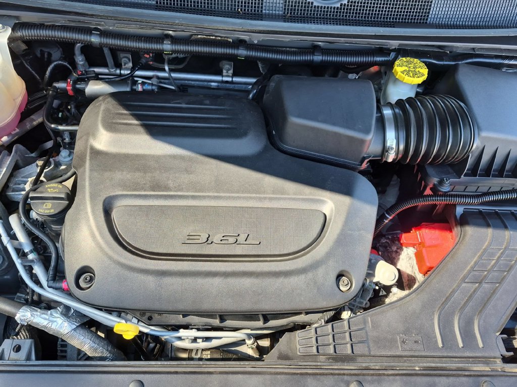 Used 2023 Chrysler Pacifica Touring-L AWD/4WD image 33