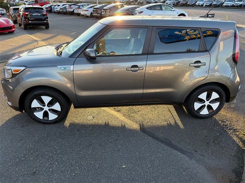 Used 2017 Kia Soul EV-e image 4