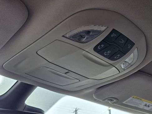 Used 2024 Chrysler Pacifica Touring-L image 32