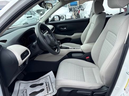 Used 2025 Honda HR-V LX image 8