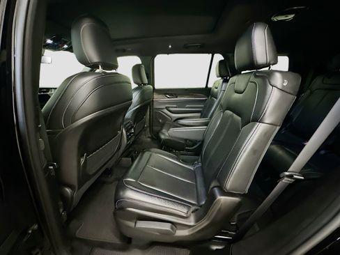 Used 2024 Jeep Grand Cherokee L Limited w/ Luxury Tech Group II image 30