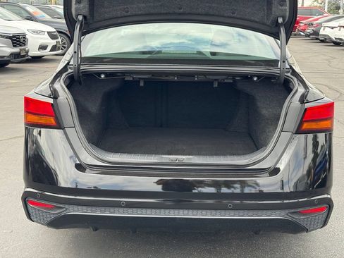 Used 2024 Nissan Altima 2.5 SV FWD image 15