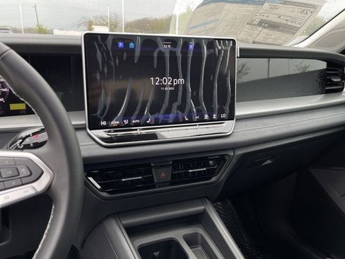 New 2026 Volkswagen Tiguan SE image 16