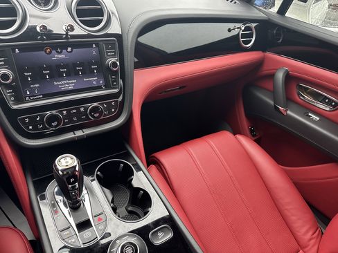Used 2020 Bentley Bentayga image 23