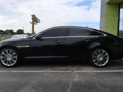 Used 2017 Jaguar XJ R-Sport image 7