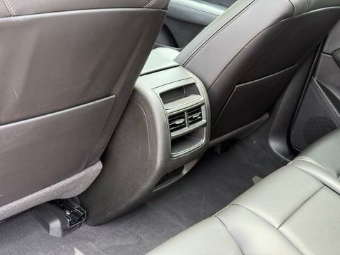 Certified 2025 Cadillac XT5 Premium Luxury w/ LPO, Floor Liner Package AWD/4WD image 22