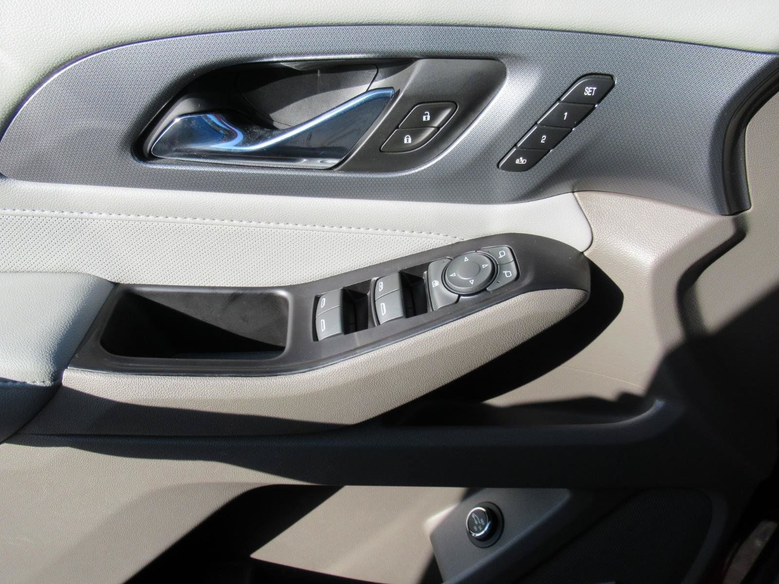Used 2019 Chevrolet Traverse Premier w/ Driver Confidence II Package FWD image 20