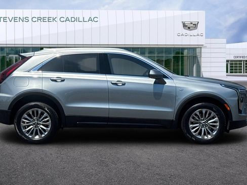 Used 2025 Cadillac XT4 Premium Luxury FWD image 2