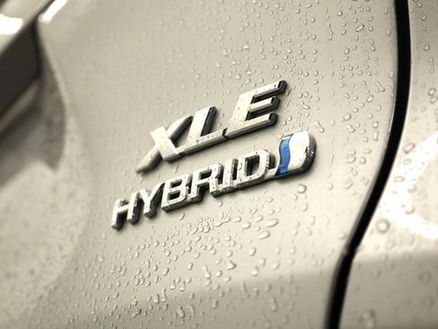 Used 2021 Toyota RAV4 AWD Hybrid image 37
