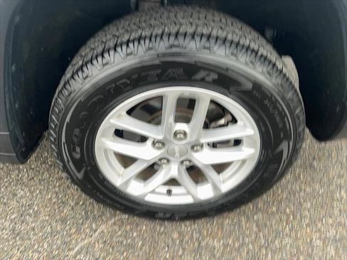 Certified 2023 Jeep Grand Cherokee L Laredo image 8