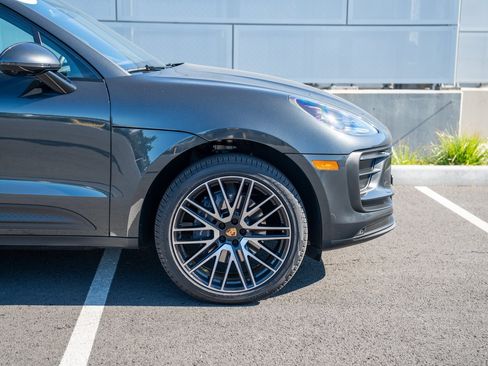 Certified 2026 Porsche Macan AWD/4WD image 9