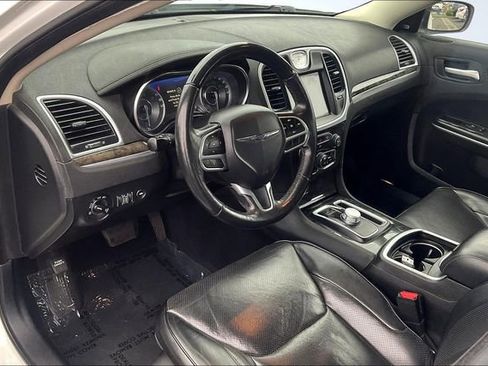 Used 2019 Chrysler 300 Limited image 13