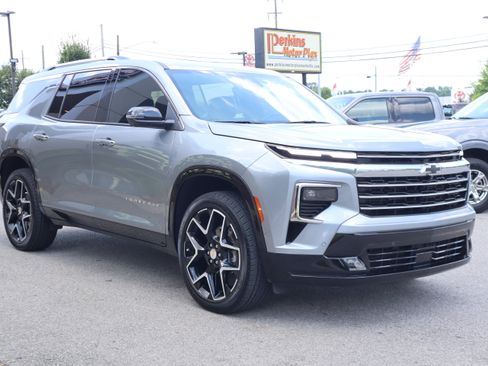 Used 2025 Chevrolet Traverse High Country FWD image 5