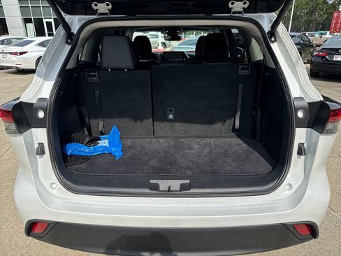 Used 2026 Toyota Highlander XLE AWD/4WD image 32