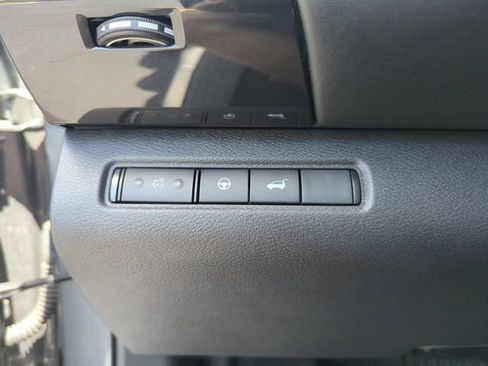Certified 2024 Nissan Pathfinder SV w/ SV Premium Package FWD image 37