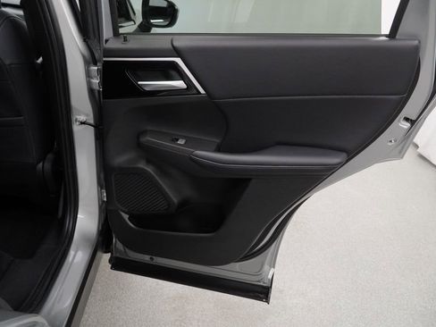 Used 2024 Mitsubishi Outlander SE image 47