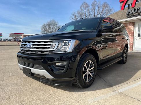 Used 2018 Ford Expedition XLT image 3