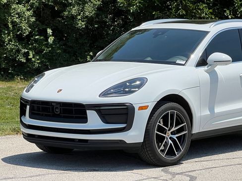 Certified 2024 Porsche Macan AWD/4WD image 11