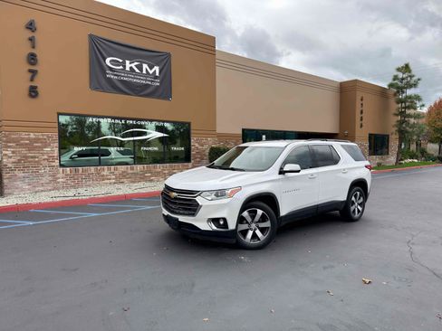 Used 2019 Chevrolet Traverse LT w/ LT Premium Package FWD image 2