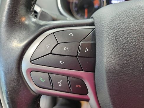 Used 2020 Jeep Cherokee Latitude Plus w/ Cold Weather Group AWD/4WD image 35