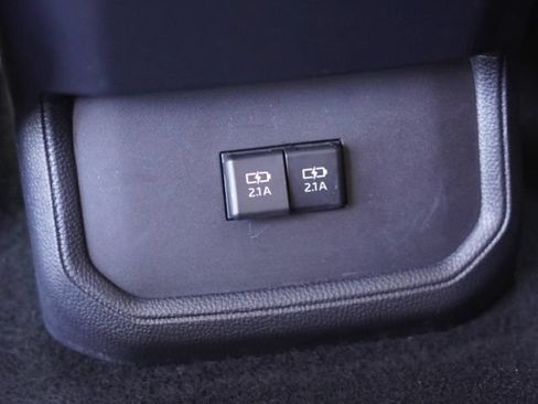 Used 2020 Toyota Highlander XLE FWD image 39