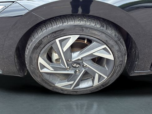 Certified 2025 Hyundai Elantra Sport FWD image 33