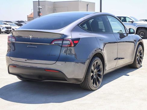 Used 2023 Tesla Model Y Long Range AWD/4WD image 6