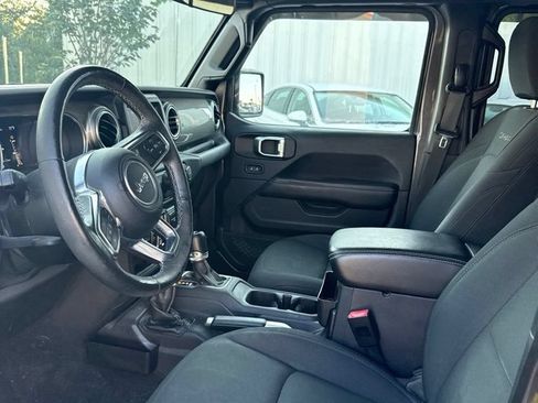Used 2018 Jeep Wrangler Unlimited Sahara w/ Safety Group AWD/4WD image 5