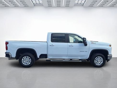 Used 2026 Chevrolet Silverado 2500 LT AWD/4WD image 3