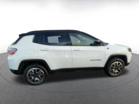 Used 2025 Jeep Compass Trailhawk image 16