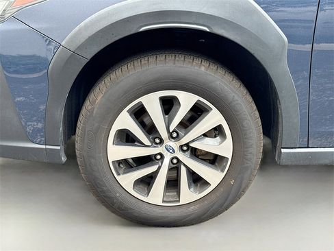 Used 2023 Subaru Outback Premium image 32