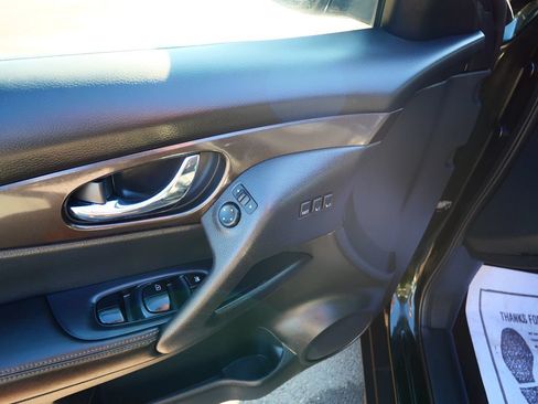 Used 2019 Nissan Rogue SV w/ Premium Package AWD/4WD image 15