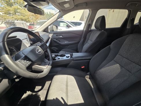 Used 2025 Nissan Rogue SV AWD/4WD image 7
