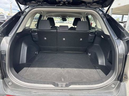 Used 2022 Toyota RAV4 LE FWD image 13