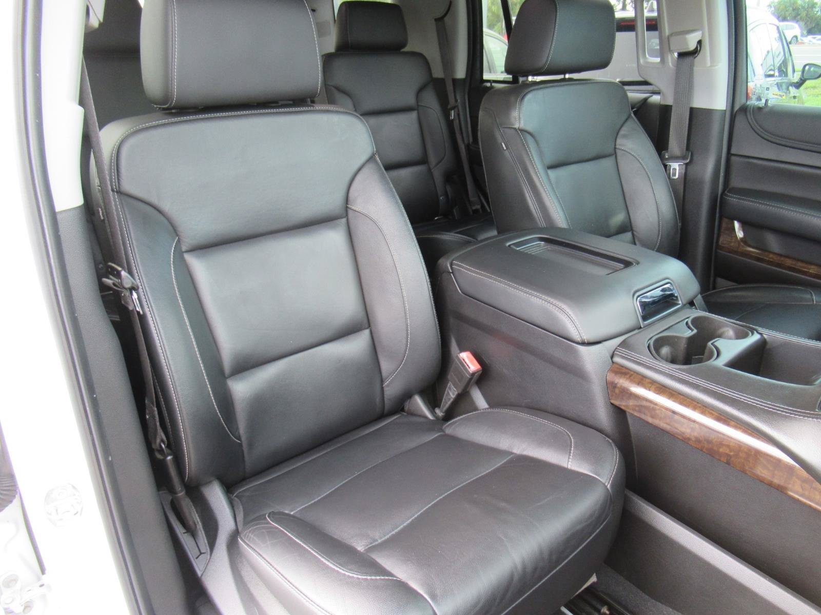 Used 2020 Chevrolet Tahoe LT w/ RST Edition RWD image 9