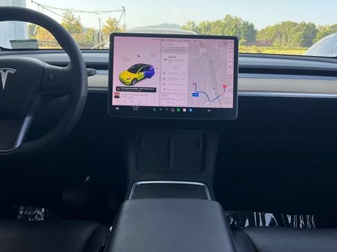 Used 2021 Tesla Model Y 2WD image 14