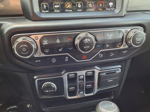Certified 2019 Jeep Wrangler Unlimited Sahara AWD/4WD image 9