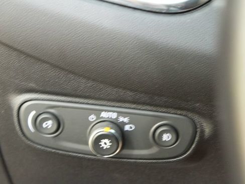 Used 2018 Chevrolet Equinox Premier FWD image 15