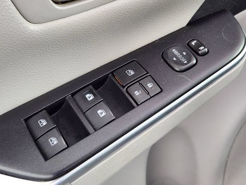 Used 2015 Toyota Camry SE w/ Protection Package FWD image 17
