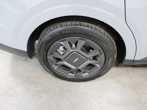 Used 2025 Kia Carnival EX image 59