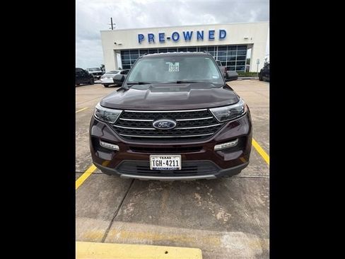 Used 2023 Ford Explorer XLT w/ Equipment Group 202A RWD image 4