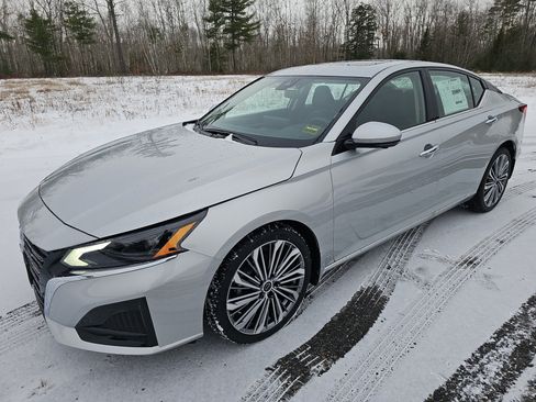 New 2025 Nissan Altima 2.5 SL FWD image 1