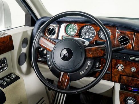 Used 2016 Rolls-Royce Phantom Sedan image 55