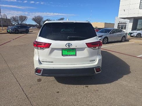 Used 2019 Toyota Highlander FWD V6 image 4